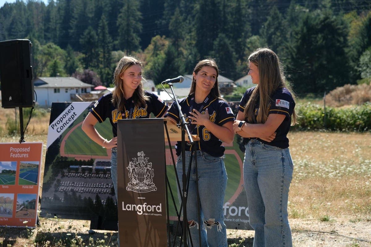 Archive photograph: Three players from national champion Langford Lightning U17A team. (📸 Zoë Ducklow)